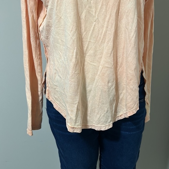 Free People We The Free First Love Oversized Peach Lace Up Long Sleeve Tee Sz XS - Picture 6 of 12